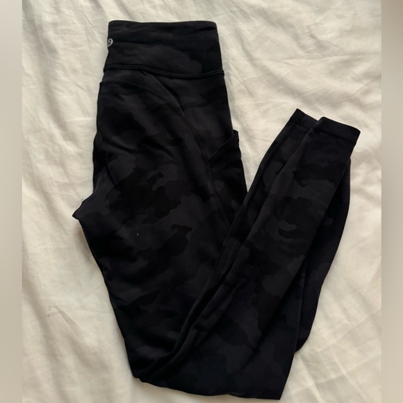 Lululemon Invigorate tight camo size 6 - Picture 3 of 4